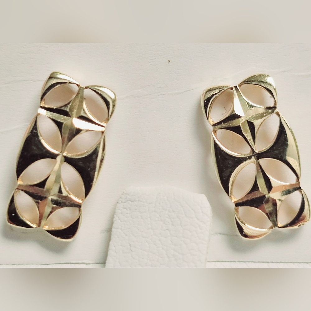 💛18k Blossom Stud Earrings